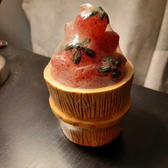 🗽 Strawberry accent wick scent - Picture 1 of 2